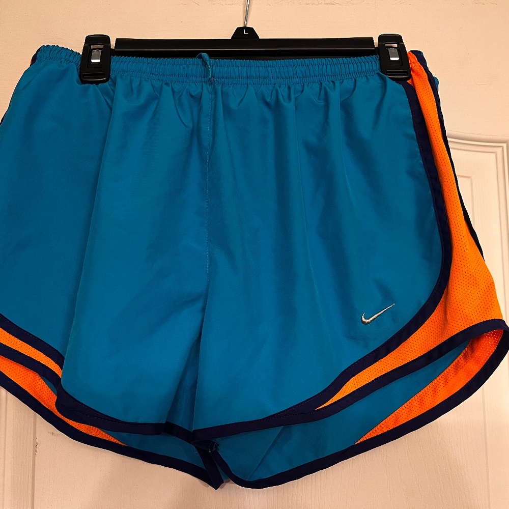 Women's Nike shorts - Picture 1 of 2